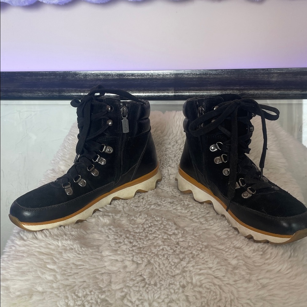 Blondo black leather ankle high boots amazing shoes great for change of seasons